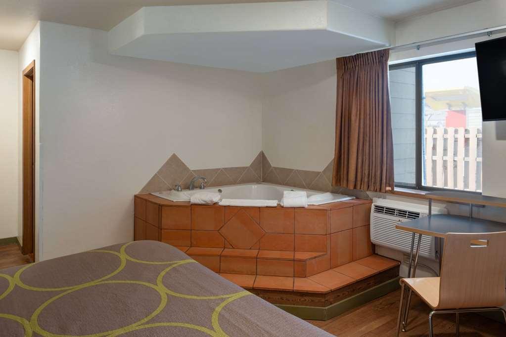Super 8 By Wyndham Livingston Yellowstone Стая снимка