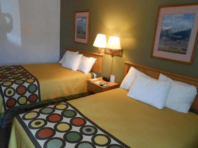 Super 8 By Wyndham Livingston Yellowstone Екстериор снимка
